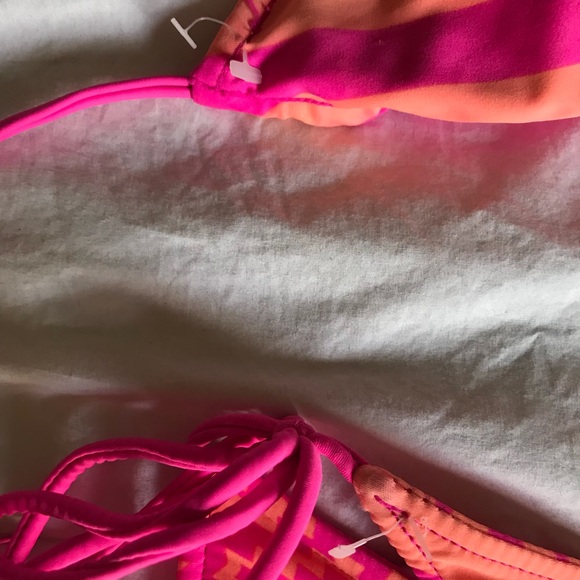 Reversible - Picture 3 of 3